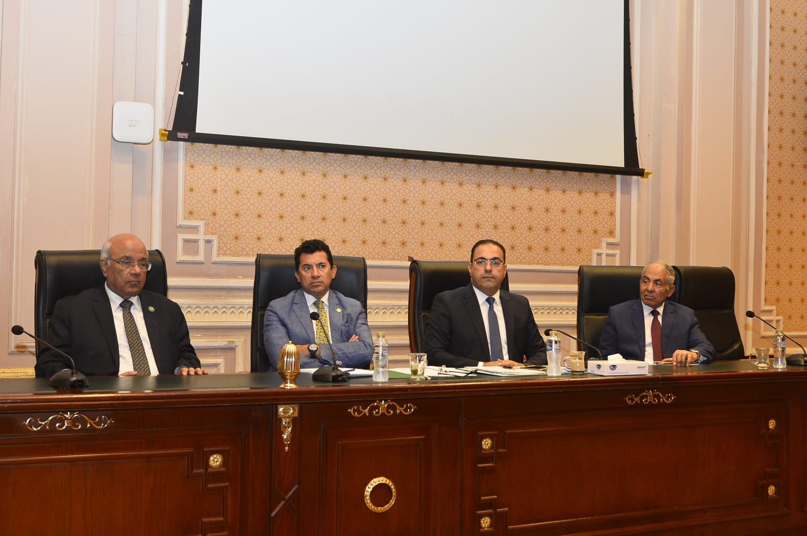 ٤٠٠ ساعة عمل ..رئيس شباب النواب :عقدنا 607 اجتماع وناقشنا 615 طلب إحاطة..ونحرص علي تفعيل دورنا الرقابي والتشريعي - الخليج الان