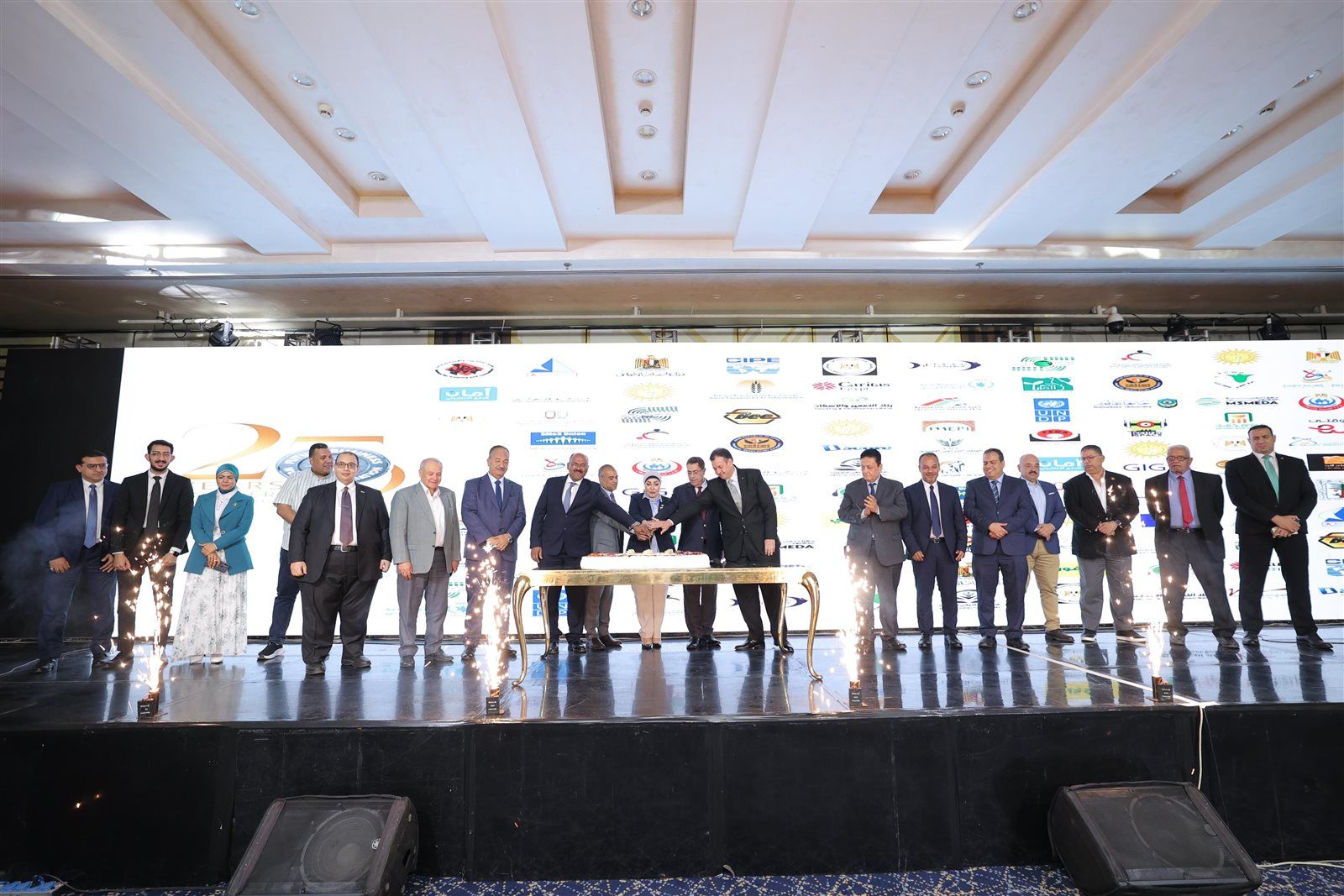 «خدمة الناس أقصى الأمنيات».. رحلة 25سنة لجمعية سيدات أعمال المستقبل بقيادة الدكتورة هالة أبو السعد.. حوار شامل لموقع تليجراف الخليج... فيديو وصور - الخليج الان