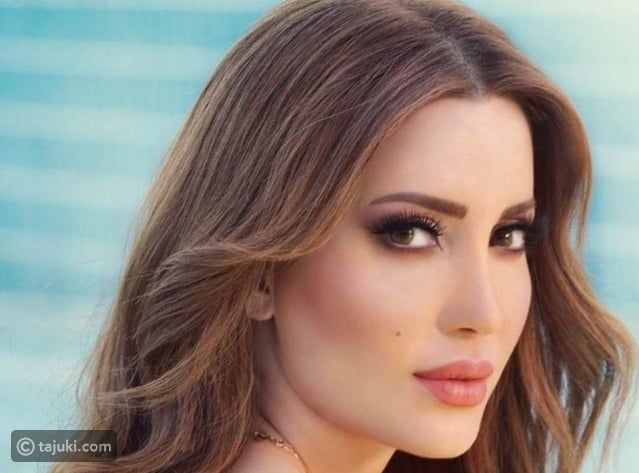 سيشن صيفي، نسرين طافش تتألق بالشعر الملموم في الساحل