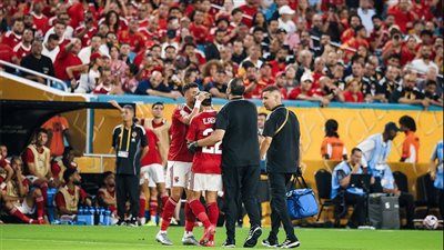 طبيب الأهلي : إمام عاشور أجرى جراحة ناجحة.. واللاعب يؤدي برنامج تأهيلي الفترة المقبلة - الخليج الان