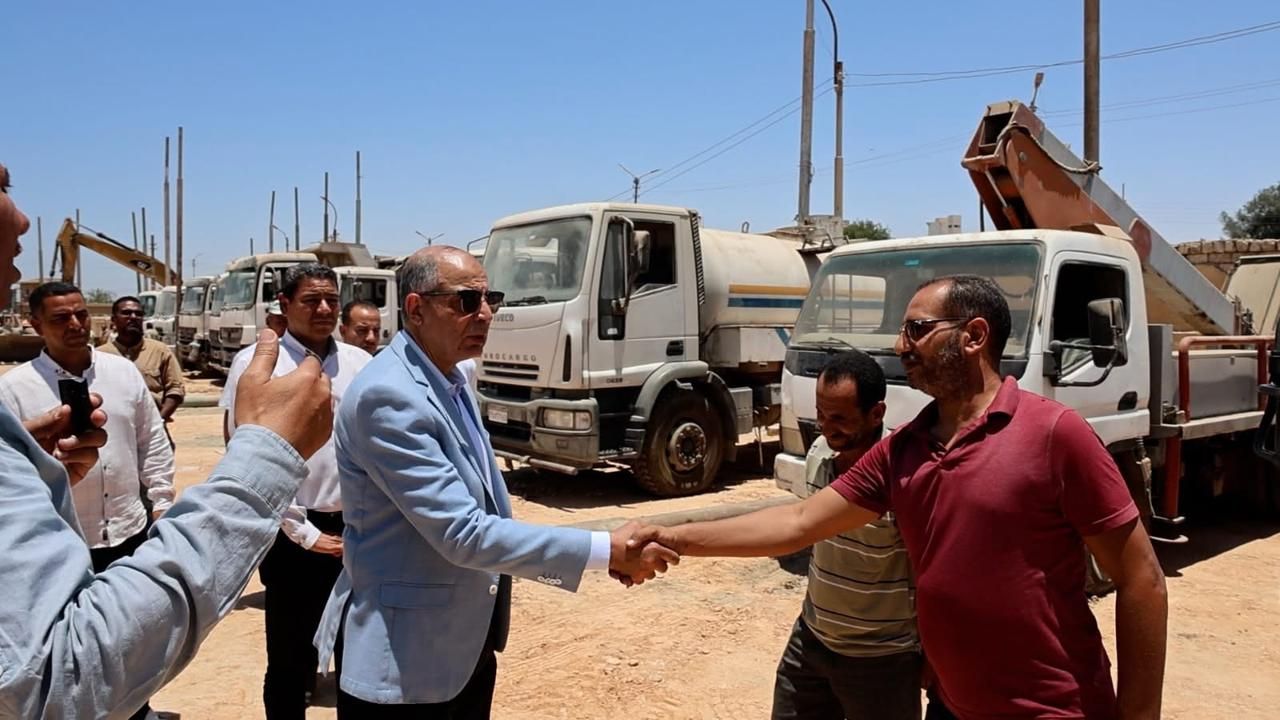 صرف مكافأة للسائقين.. محافظ المنيا يتفقد الحملة الميكانيكية ويشدد على جاهزية المعدات لمواجهة الطوارئ - الخليج الان