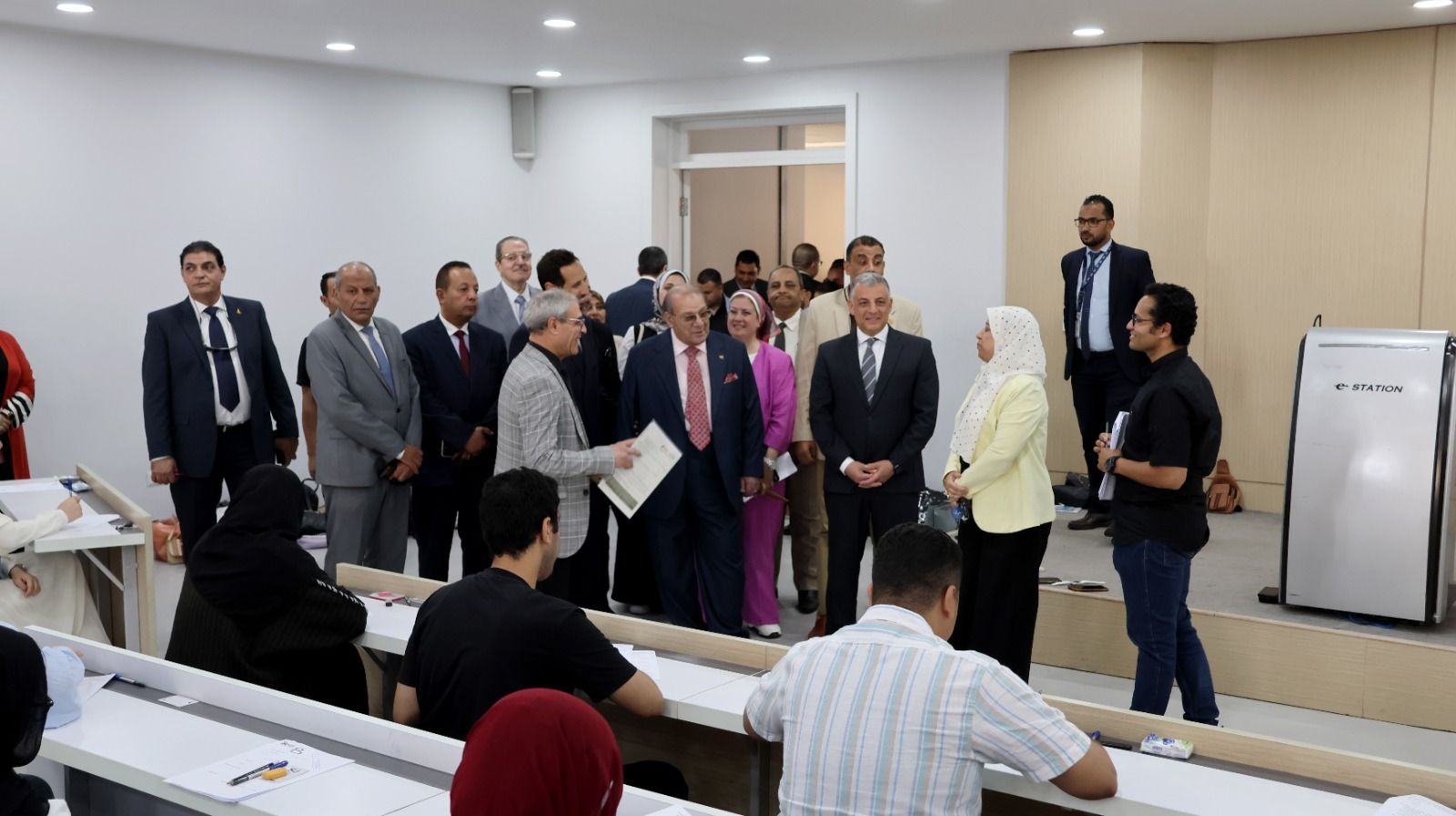 محافظ الإسماعيلية يشيد بدور جامعة سيناء التنموي خلال زيارة ميدانية لفرع القنطرة شرق - الخليج الان