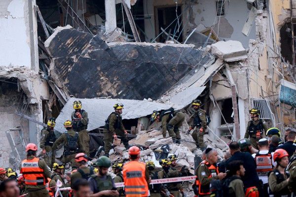 هجمات إيرانية غير مسبوقة على تل أبيب..قتلى وجرحى ودمار واسع (صور) - الخليج الان