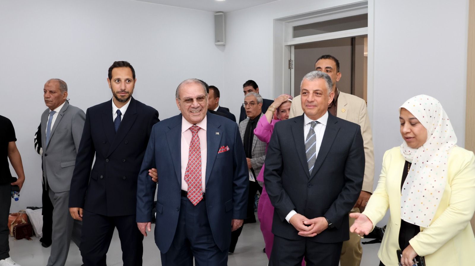 محافظ الإسماعيلية يشيد بدور جامعة سيناء التنموي خلال زيارة ميدانية لفرع القنطرة شرق - الخليج الان