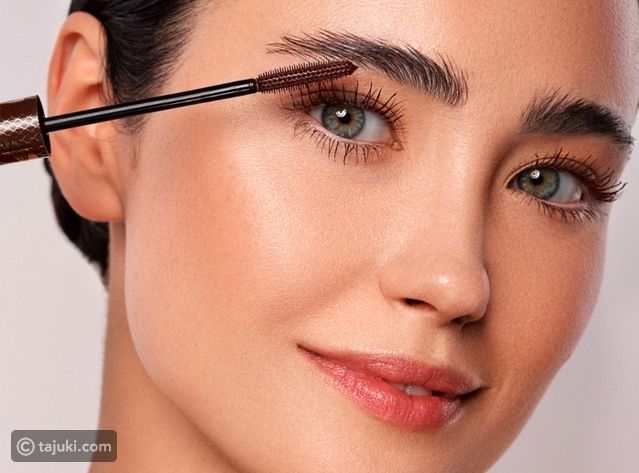 لمظهر طبيعي جديد، اعتمدي الرموش الشبحية