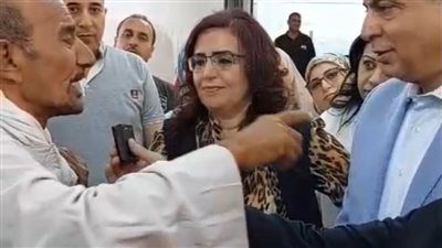 مواطن لمحافظ المنيا داخل مستشفى الرمد: "الشهادة هقابل بها ربنا.. واللي يقول غير كده يبقى مش محترم" - الخليج الان