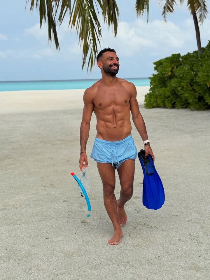 بفورمة عالية.. محمد صلاح نجم ليفربول يحتفل بعيد ميلاده الـ ٣٣ على الشاطئ - الخليج الان