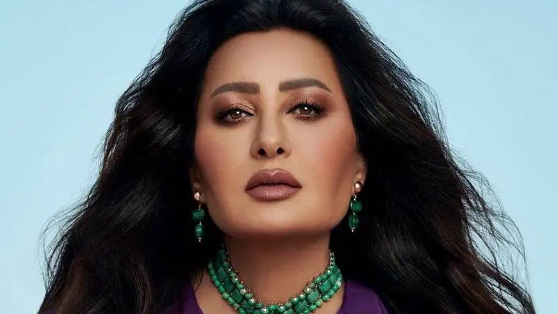 بعد شائعات وجود شبهة جنائية في وفاته.. لطيفة عن رحيل شقيقها: مات على سريره - الخليج الان