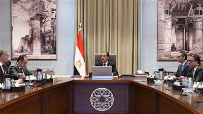 رئيس الوزراء يتابع تنفيذ برنامج الطروحات الحكومية في قطاعي البترول والأعمال العام - الخليج الان