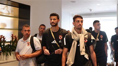 بعثة الأهلي تغادر فندق الإقامة لمطار ميامي استعدادًا للسفر إلى نيوجيرسي - الخليج الان