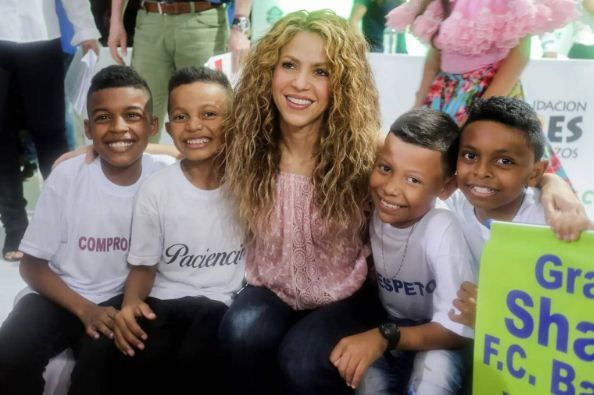 مشاهير في خدمة الإنسانية.. نجوم يضيئون حياة الفقراء والضحايا حول العالم - الخليج الان