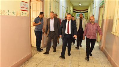 محافظ أسيوط يطمئن على الحالة الصحية للمراقبين المصابين في حادث انقـ ـلاب ميكروباص بمدخل الطريق الصحراوي الغنايم - الخليج الان