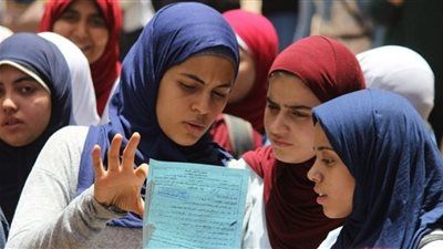 لأول مرة في امتحانات الثانوية العامة.. الطلاب يؤدون امتحان اللغة الأجنبية الثانية كمادة غير مضافة للمجموع اليوم - الخليج الان