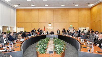 وزير الإسكان يعقد اجتماعه الدوري مع أعضاء مجلسي النواب والشيوخ لبحث مطالب المواطنين - الخليج الان