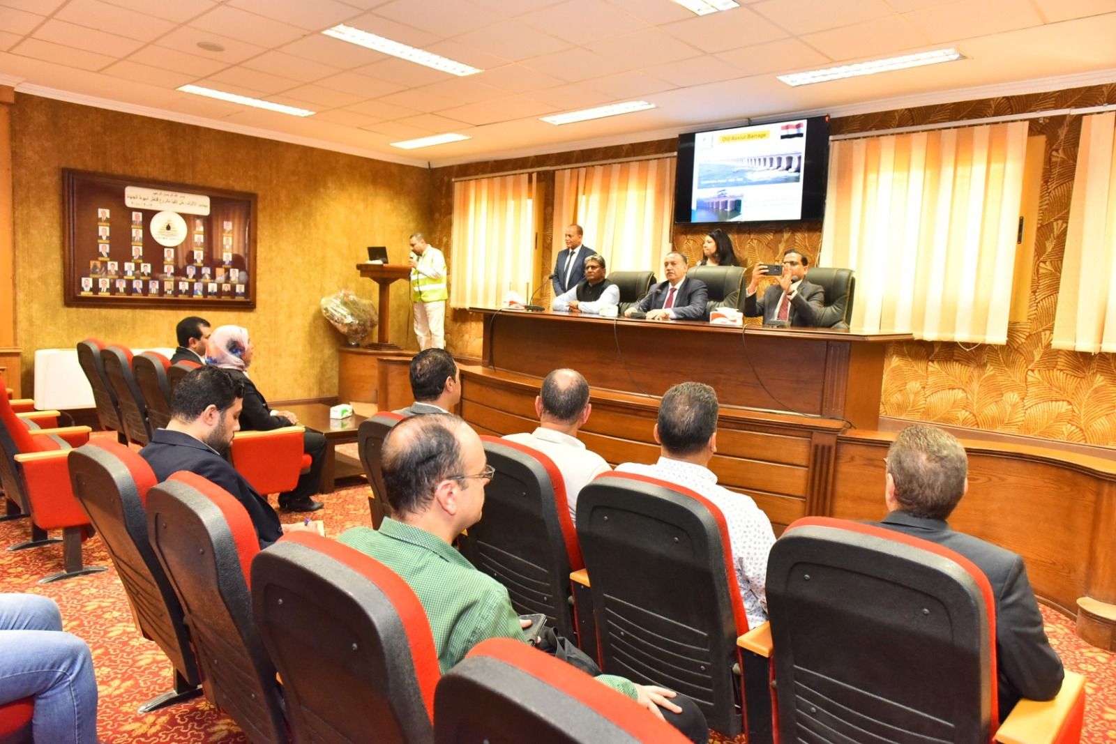 محافظ أسيوط يرافق سفير الهند لدى مصر لتفقد مشروع قناطر أسيوط الجديدة ومحطتها الكهرومائية - الخليج الان