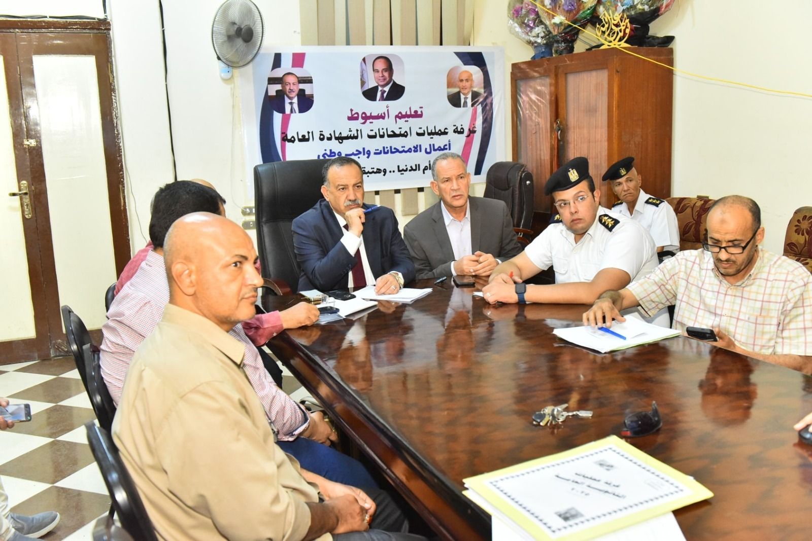 محافظ أسيوط يطمئن على الحالة الصحية للمراقبين المصابين في حادث انقـ ـلاب ميكروباص بمدخل الطريق الصحراوي الغنايم - الخليج الان