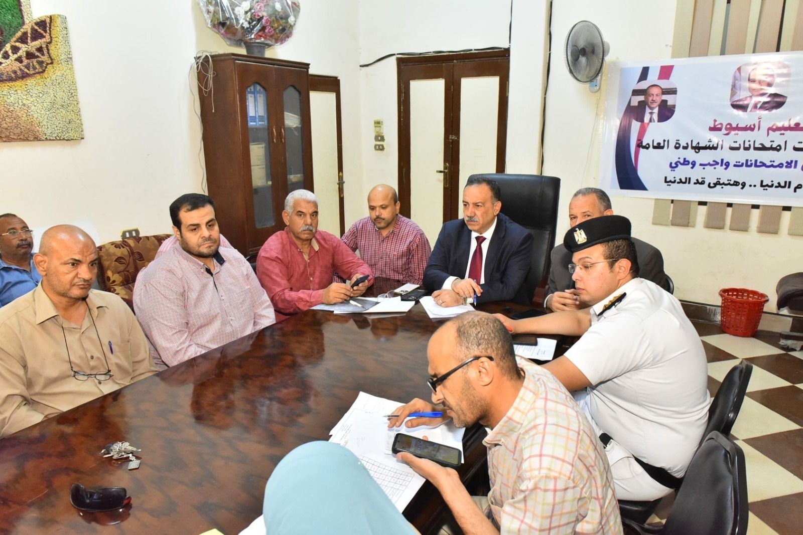 محافظ أسيوط يطمئن على الحالة الصحية للمراقبين المصابين في حادث انقـ ـلاب ميكروباص بمدخل الطريق الصحراوي الغنايم - الخليج الان