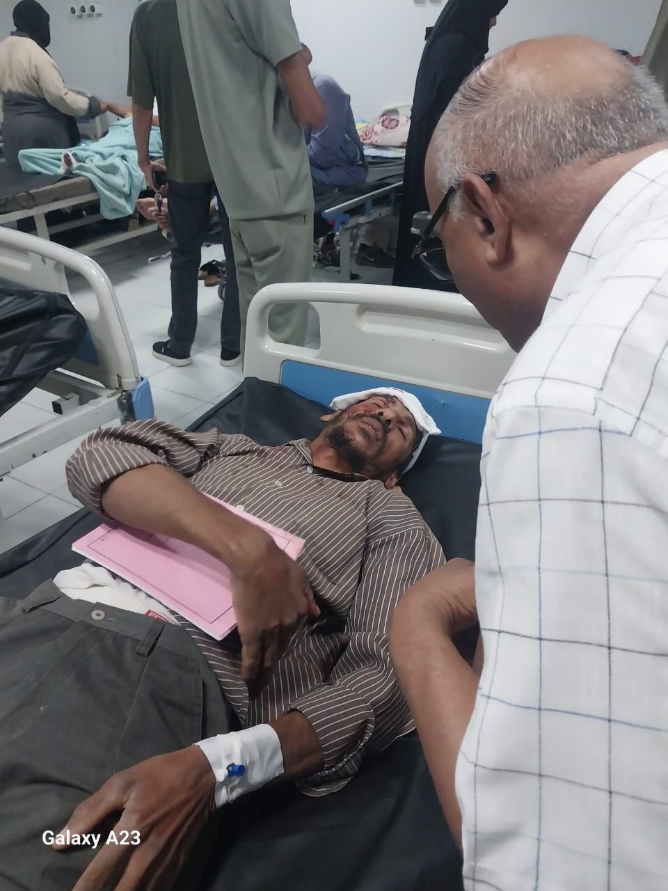 وفاة سائق وإصابة 7 معلمين في حادث خلال توجههم لأداء امتحانات الثانوية العامة بقنا.. ونقابة المعلمين تتابع - الخليج الان