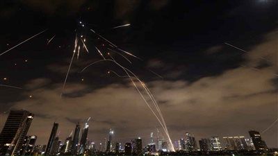 إعلام إسرائيلي: سقوط صاروخ إيراني جنوبي البلاد - الخليج الان