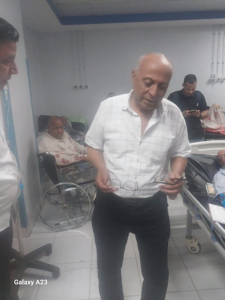 وفاة سائق وإصابة 7 معلمين في حادث خلال توجههم لأداء امتحانات الثانوية العامة بقنا.. ونقابة المعلمين تتابع - الخليج الان