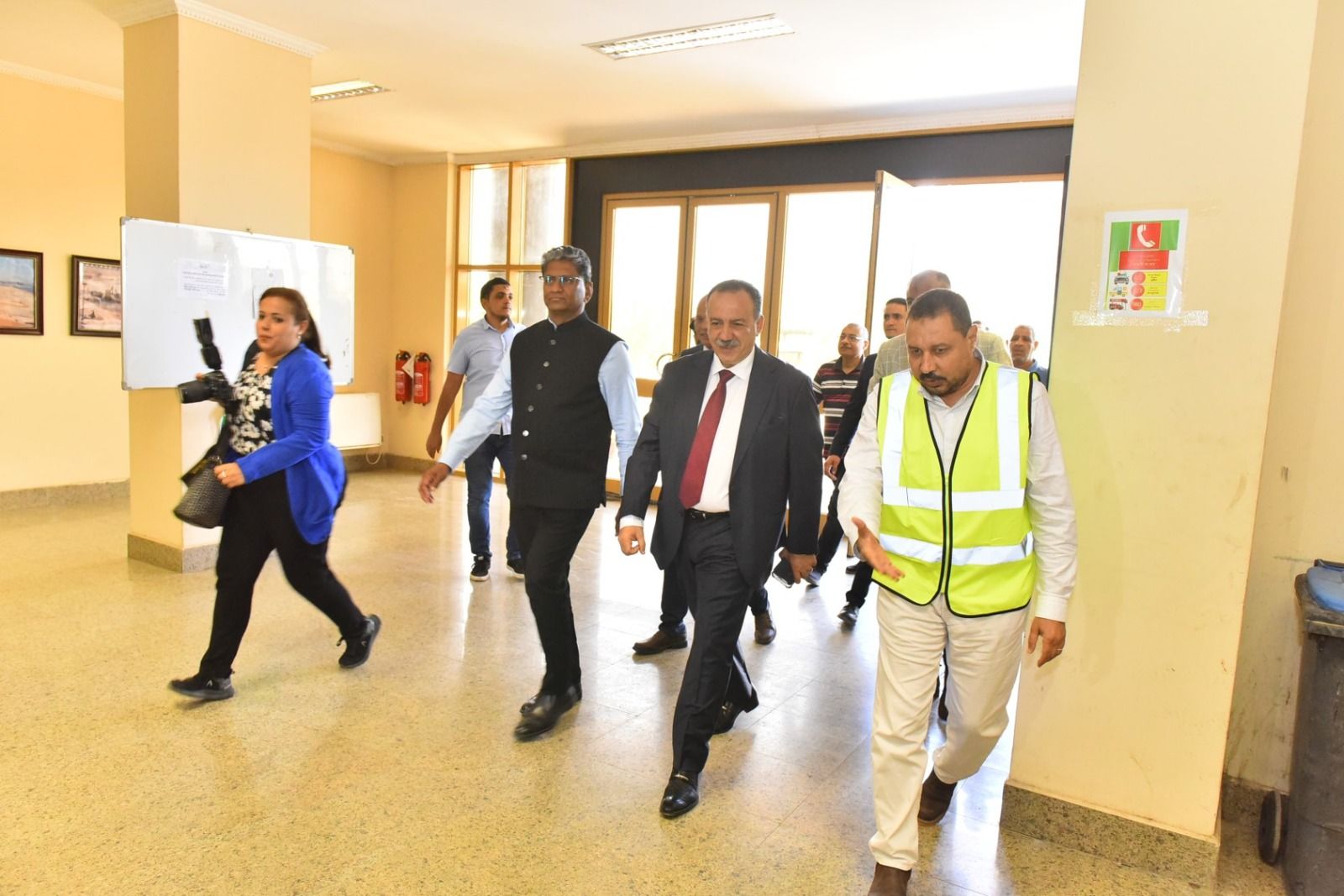محافظ أسيوط يرافق سفير الهند لدى مصر لتفقد مشروع قناطر أسيوط الجديدة ومحطتها الكهرومائية - الخليج الان