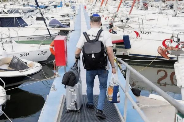 "أتيتم من البحر وسترحلون منه".. فرار الإسرائيليين بحراً بعد الهجمات الإيرانية يثير تفاعلاً واسعاً - الخليج الان