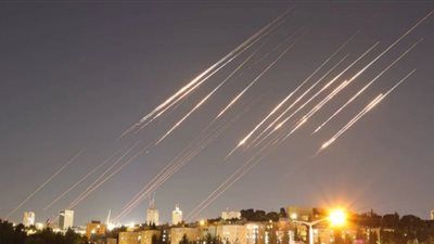 الحرب المفتوحة: الحرس الثوري يتوعد وسماء إسرائيل تحت نيران الصواريخ الإيرانية - الخليج الان