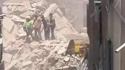 بعد 12 ساعة من البحث.. استخراج جثة جديدة من أسفل أنقاض عقار نور الشريف المنهار بالسيدة زينب - الخليج الان