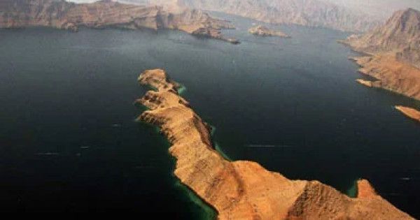 تحذيرات أمريكية:إيران تستعد لإغلاق مضيق هرمز بالألغام البحرية إذا تدخلت واشنطن في الحرب - الخليج الان