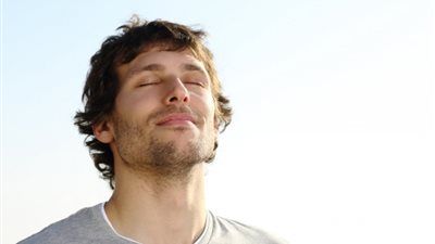 عادات يومية تؤثر بالسلب على هرمونات السعادة لديك.. اكتشفها الآن - الخليج الان