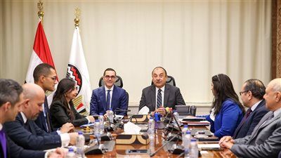 وزيرا قطاع الأعمال العام والاستثمار يبحثان التعاون في الترويج للفرص الاستثمارية بقطاع الغزل والنسيج - الخليج الان