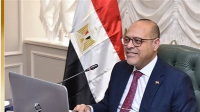 بعد نجاح مفاوضة أعادت حقوق 49 عاملًا.. وزير العمل يوجّه بتكثيف التواصل مع العمال المصريين في الخارج - الخليج الان