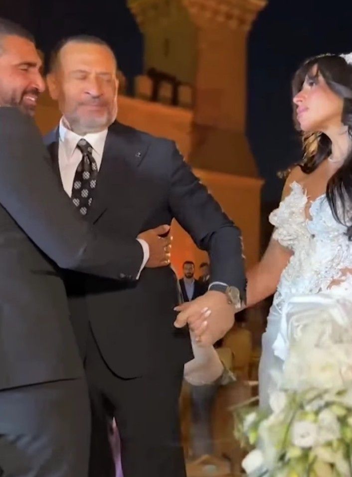 بكاء ماجد المصري وتأثر ابنته.. اللقطات الأولى من زفاف ماهيتاب ابنة ماجد المصري - الخليج الان