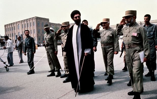 من زنزانة الشاه إلى قمة السلطة.. رحلة خامنئي من السجن إلى مواجهة إسرائيل - الخليج الان