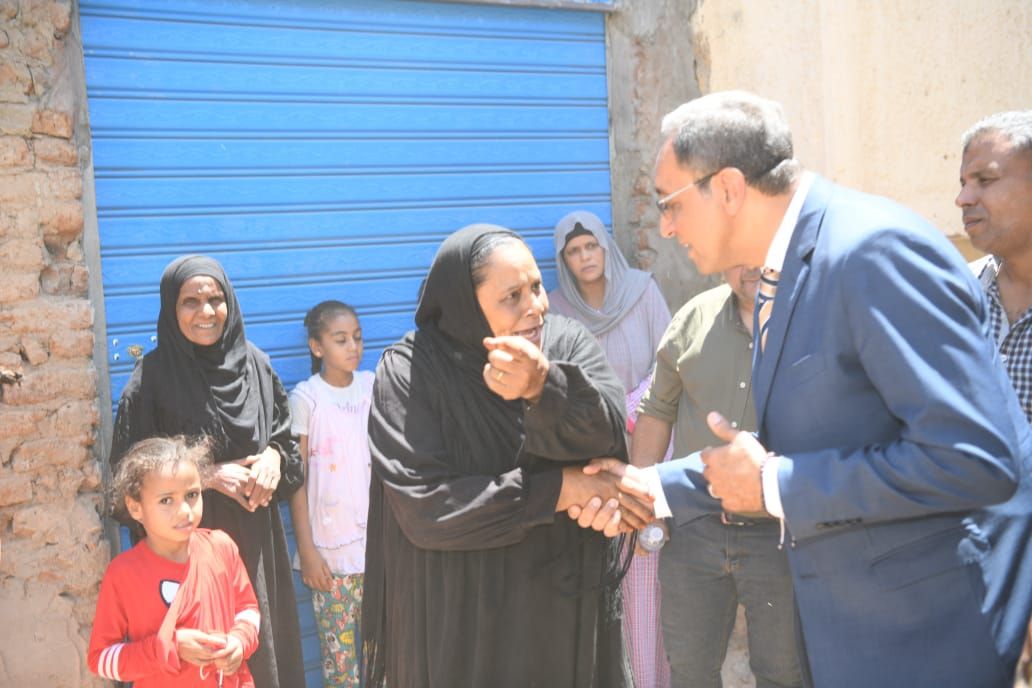 محافظ قنا يفتتح المرحلة الثامنة من مشروع "سترة" لتأهيل منازل الأسر الأولى بالرعاية بقوص - الخليج الان