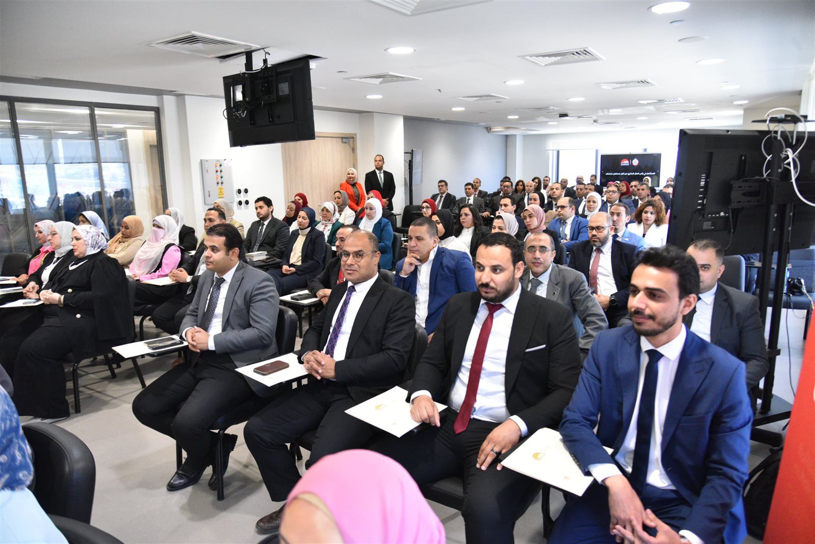 وزير الصحة يشهد حفل ختام البرنامج التدريبي لتأهيل القيادات بوزارة الصحة بالأكاديمية الوطنية للتدريب - الخليج الان