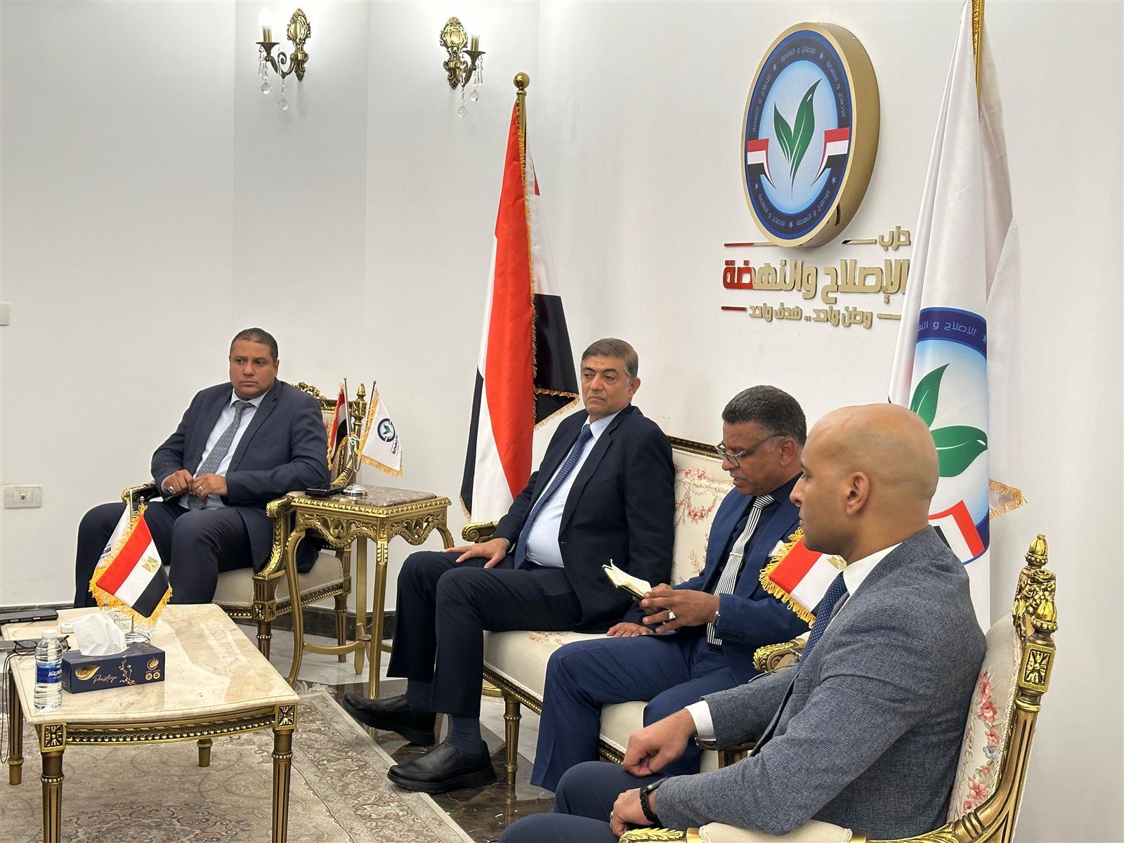 اجتماع مشترك بين المكتب السياسي والأمانة العامة لحزب الإصلاح والنهضة لمناقشة الاستعدادات الانتخابية والتحديات الإقليمية - الخليج الان