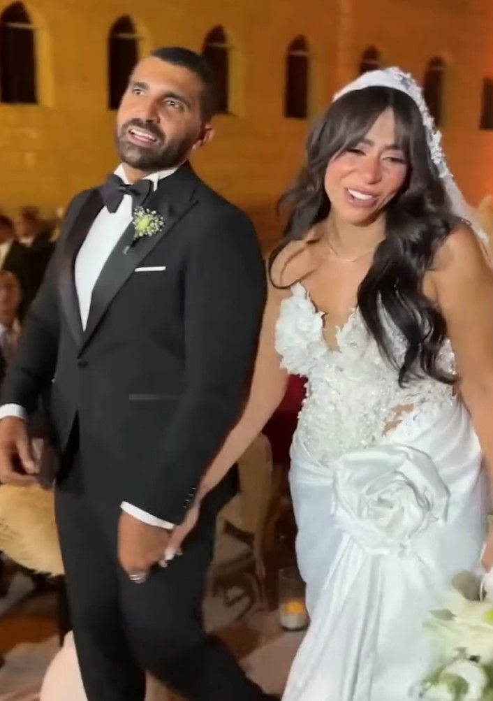 بكاء ماجد المصري وتأثر ابنته.. اللقطات الأولى من زفاف ماهيتاب ابنة ماجد المصري - الخليج الان