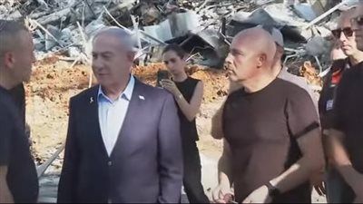 نتنياهو يتفقد آثار الضربات الإيرانية على جنوب تل أبيب - الخليج الان