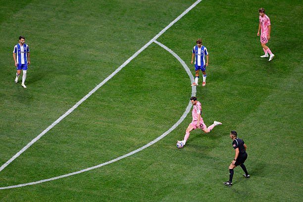 كأس العالم للأندية: ليونيل ميسي يحصل على جائزة أفضل لاعب في مباراة إنتر ميامي وبورتو - الخليج الان