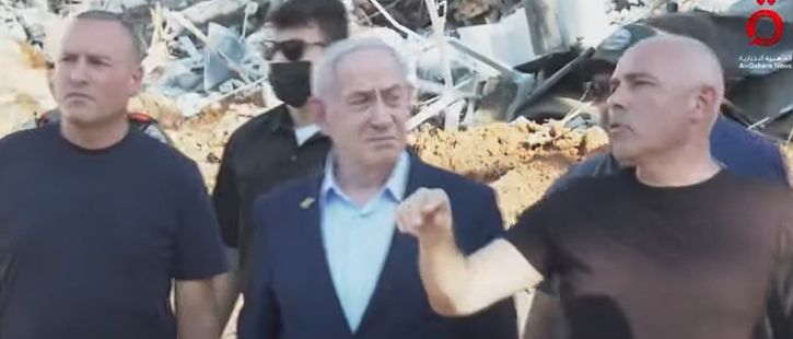 نتنياهو يتفقد آثار الضربات الإيرانية على جنوب تل أبيب - الخليج الان