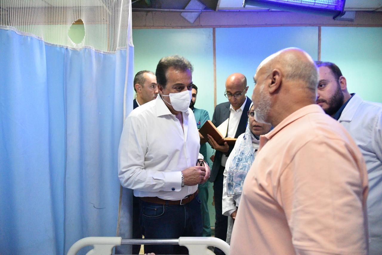 وزير الصحة يتفقد العيادات الخارجية بمستشفى مدينة نصر.. ويوجه باتخاذ عدة إجراءات للتيسير على المرضى وخاصة كبار السن - الخليج الان
