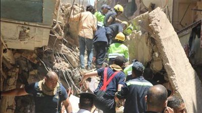 انتشال جثتي سيدة وطفلها من تحت أنقاض عقاري حدائق القبة - الخليج الان