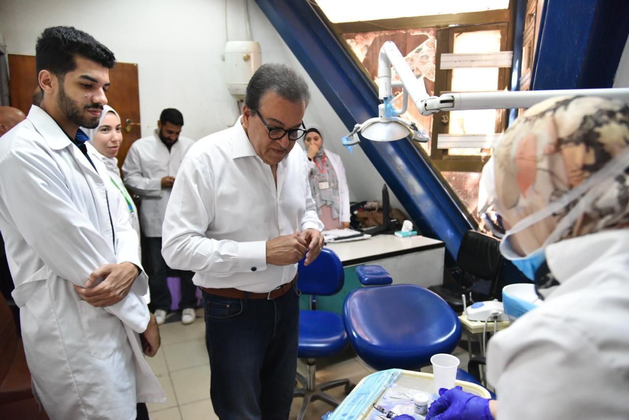 وزير الصحة يتفقد المركز الصحي الحضري بصقر قريش ويوجه بمراجعة التشطيبات النهائية غير الطبية - الخليج الان
