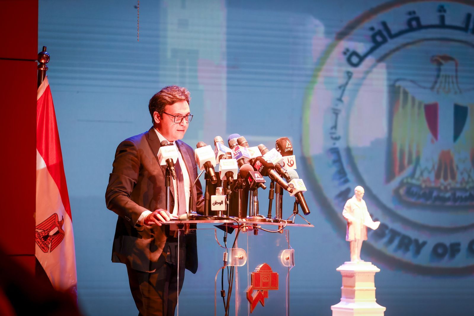 وزير الصحة يشهد حفل الإعلان عن تدشين تمثال السير مجدي يعقوب - الخليج الان