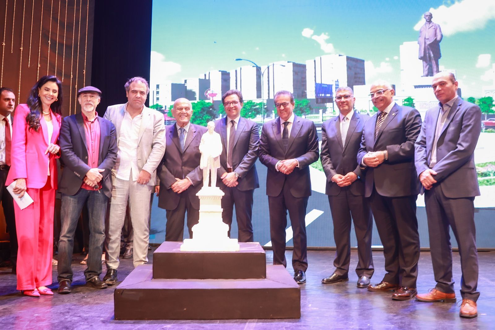 وزير الصحة يشهد حفل الإعلان عن تدشين تمثال السير مجدي يعقوب - الخليج الان