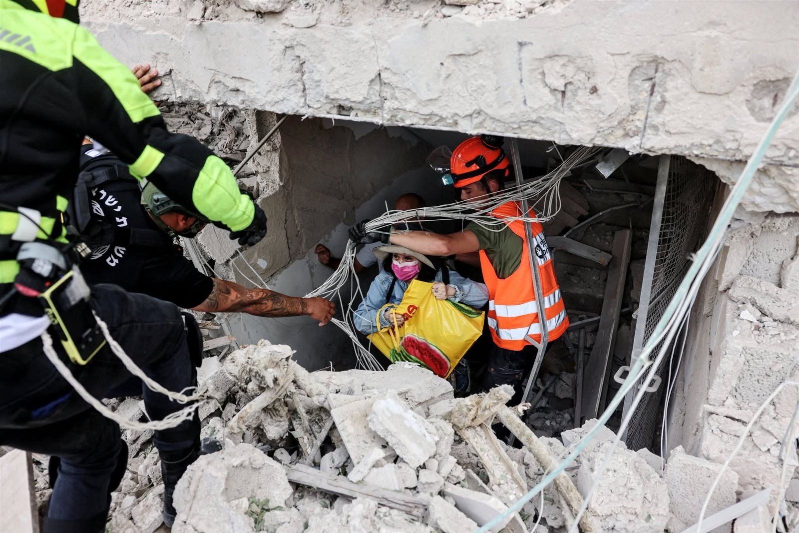 زلزال الصواريخ: الرد الإيراني يحوّل مدن إسرائيل إلى ساحات دمار - الخليج الان