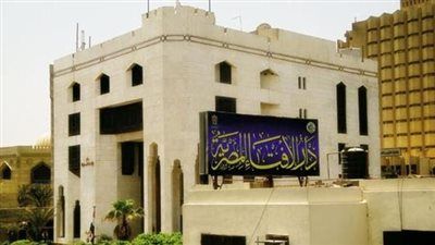 ما حكم الصلاة في النعال؟.. دار الإفتاء تجيب - الخليج الان