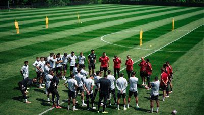 الأحمر يتفوق في الوديات.. تاريخ مواجهات الأهلي أمام الأندية الأوروبية قبل مواجهة بورتو - الخليج الان