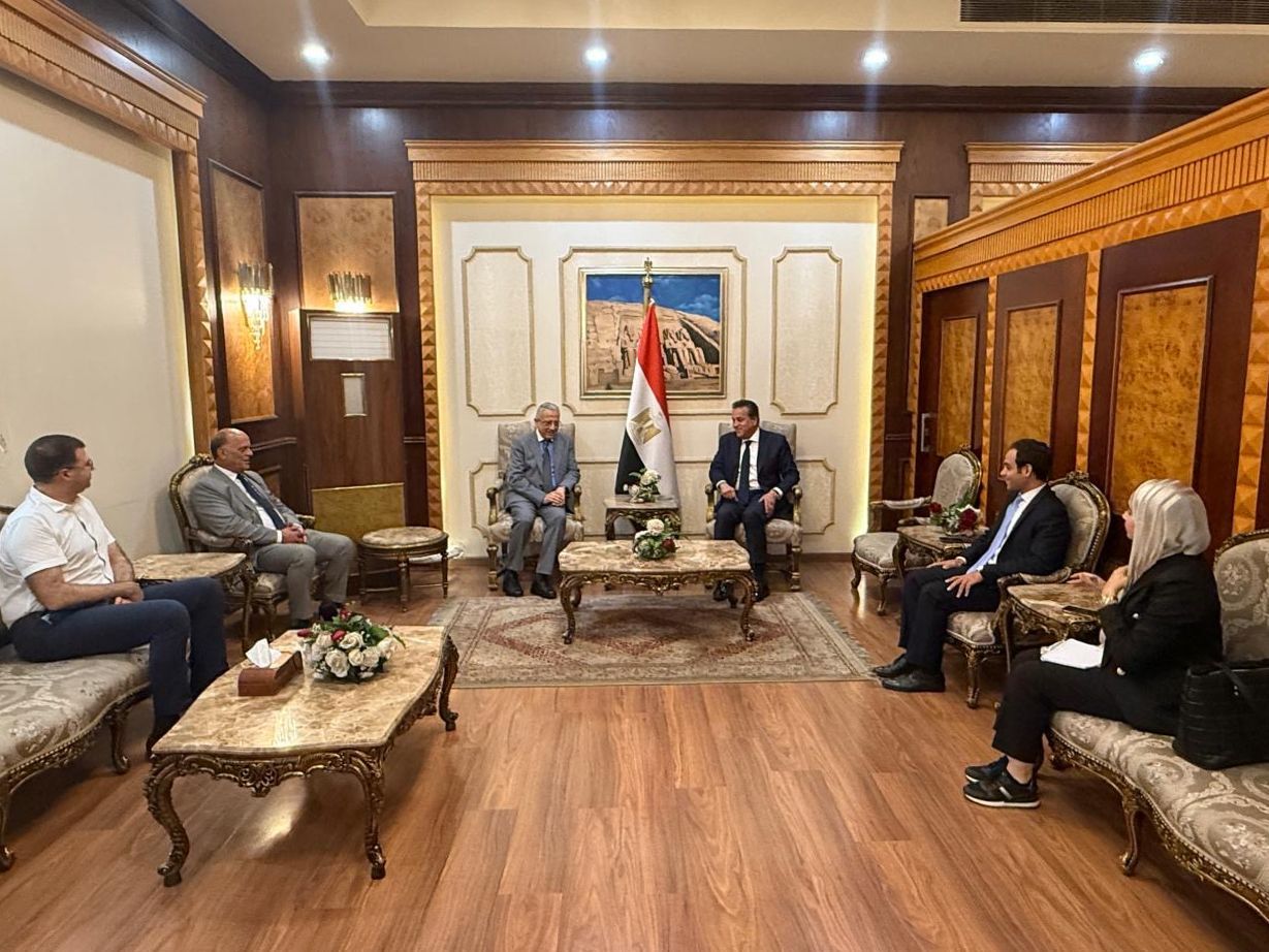 في زيارة تستهدف تعزير التعاون.. وزير الصحة يستقبل نظيره التونسي بمطار القاهرة الدولي - الخليج الان